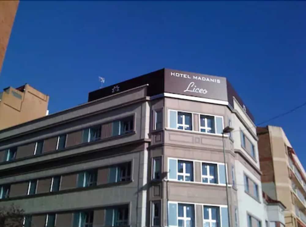 Hotel Madanis Liceo L'Hospitalet de Llobregat Eksteriør billede