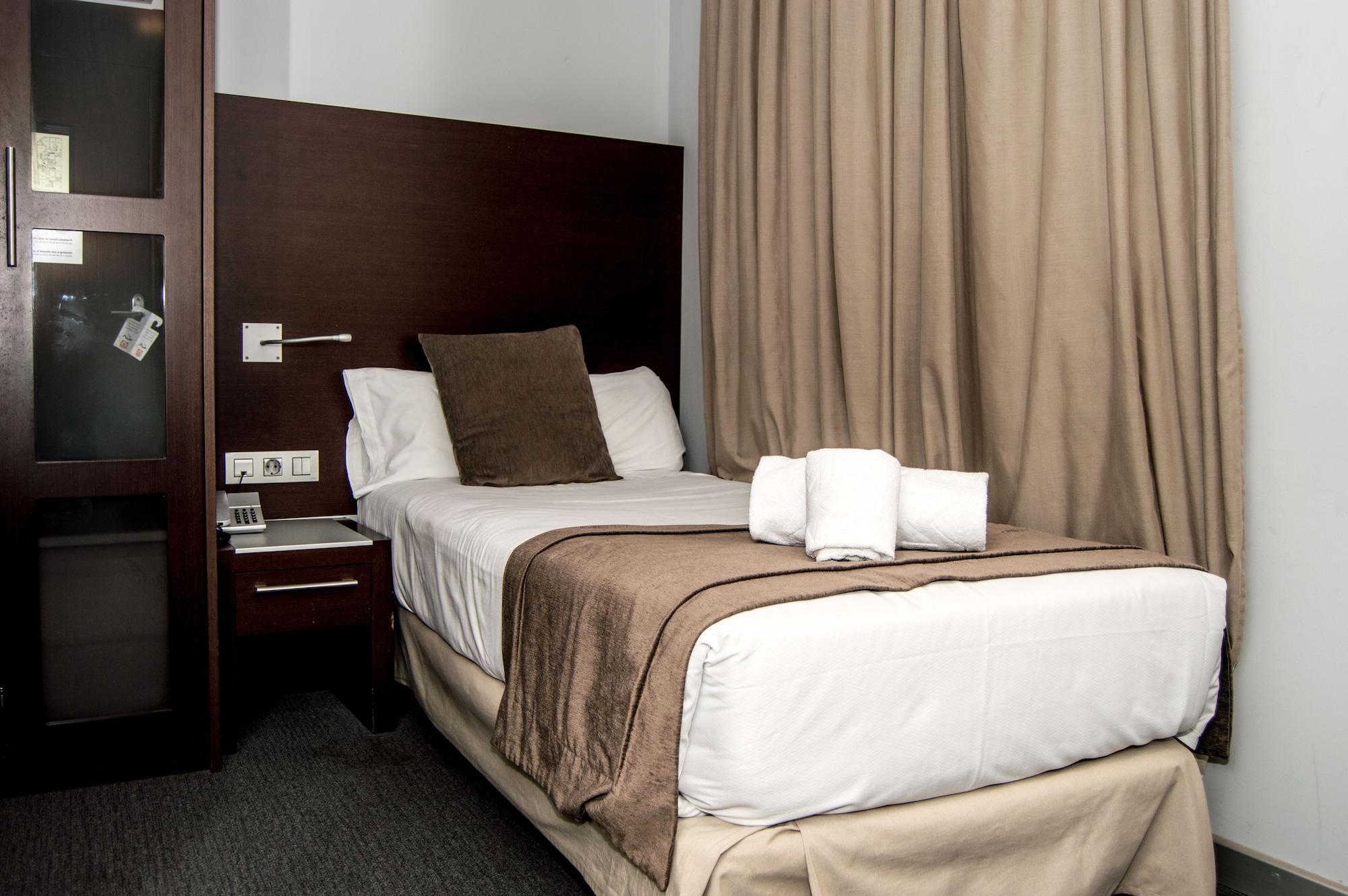 Hotel Madanis Liceo L'Hospitalet de Llobregat Eksteriør billede
