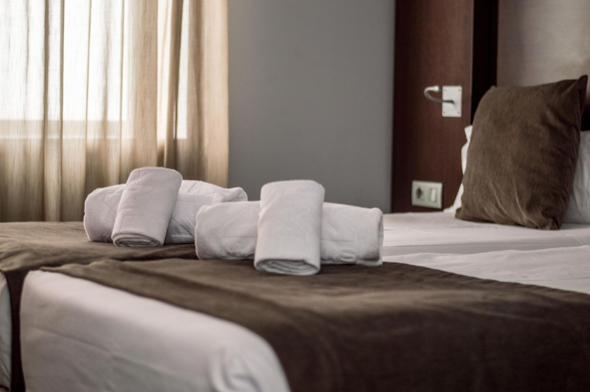 Hotel Madanis Liceo L'Hospitalet de Llobregat Eksteriør billede