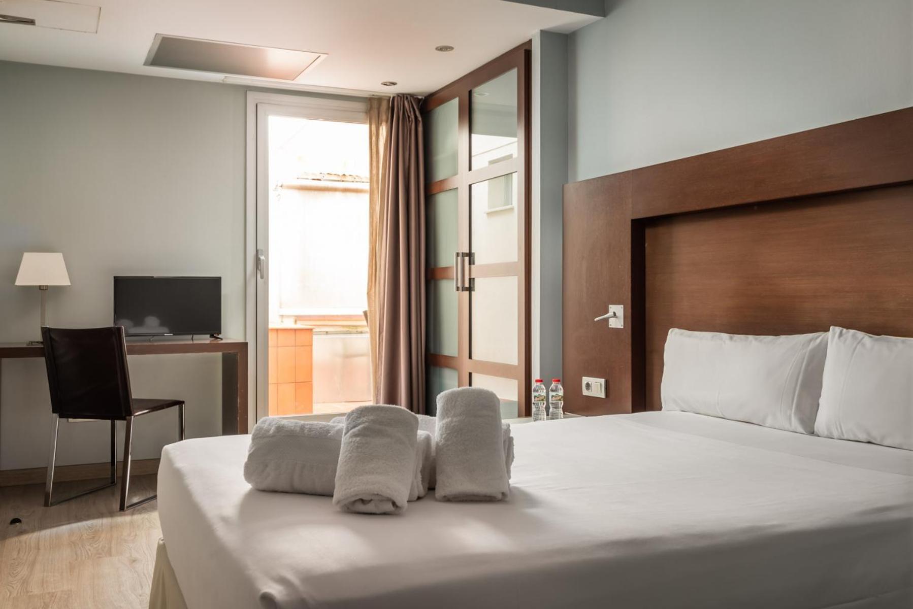 Hotel Madanis Liceo L'Hospitalet de Llobregat Eksteriør billede