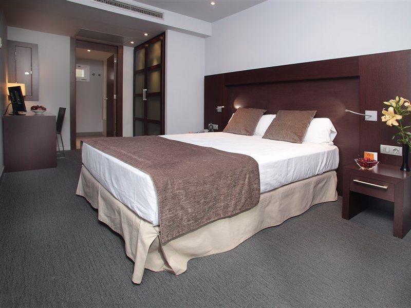 Hotel Madanis Liceo L'Hospitalet de Llobregat Eksteriør billede