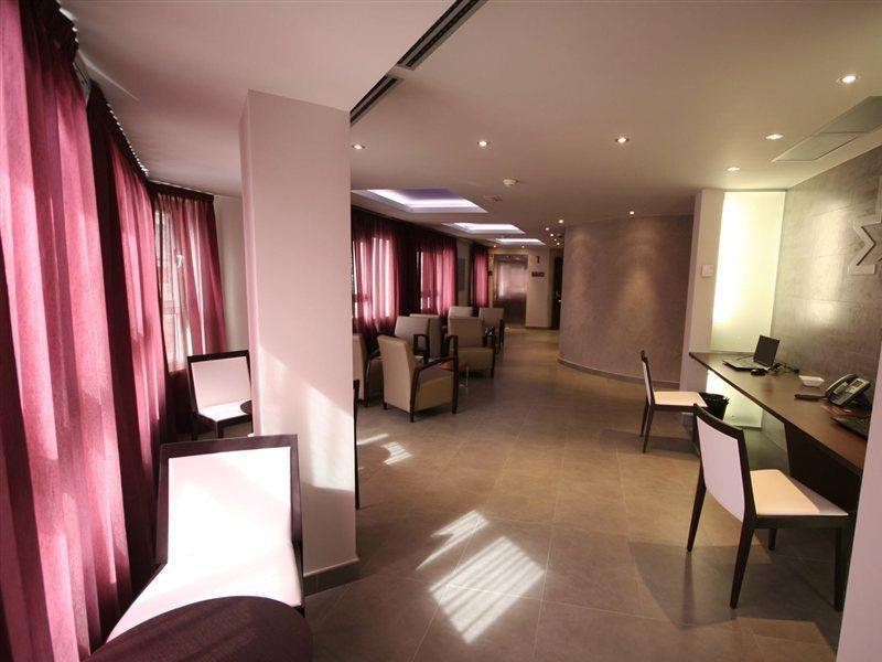 Hotel Madanis Liceo L'Hospitalet de Llobregat Eksteriør billede
