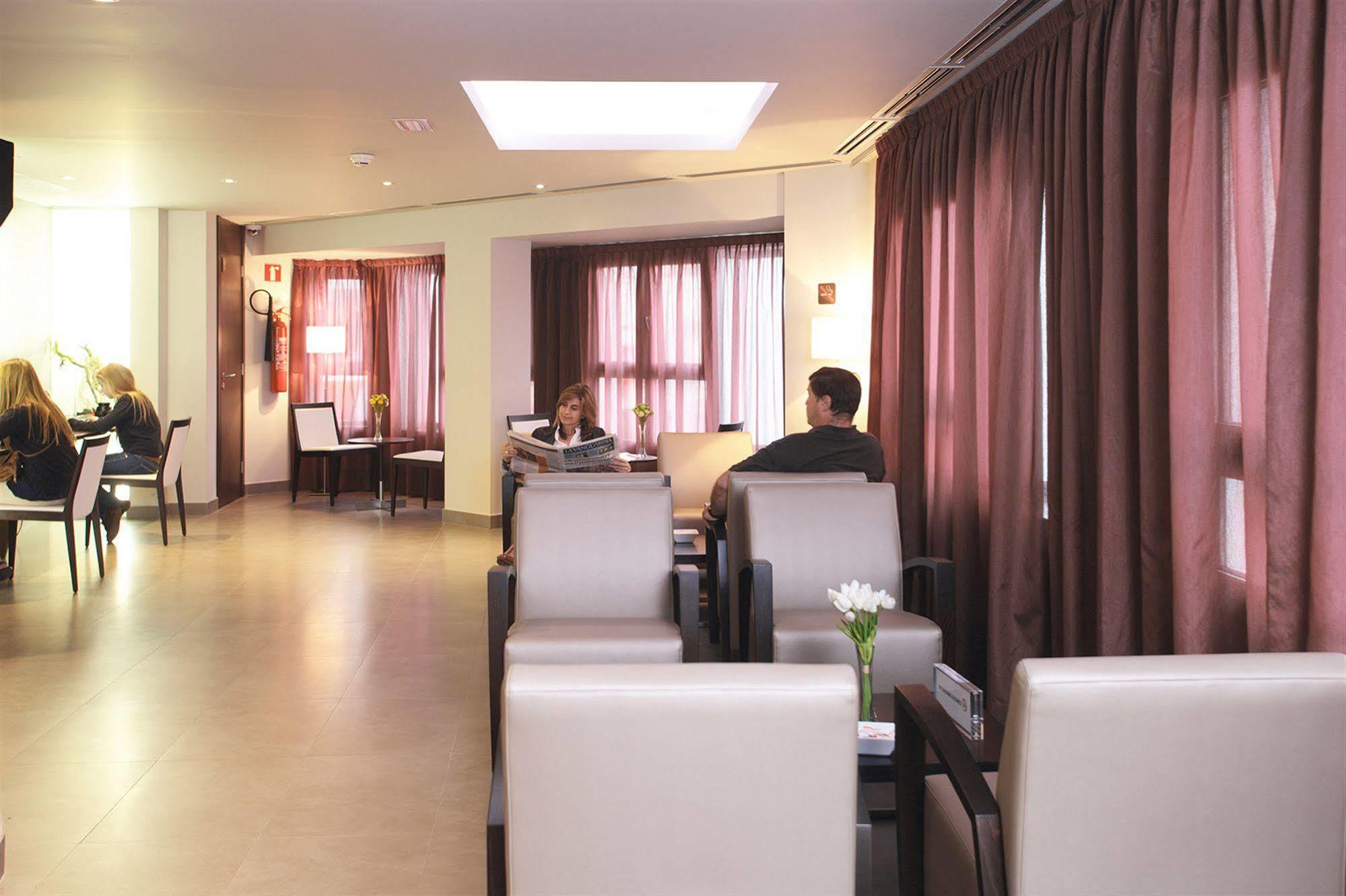 Hotel Madanis Liceo L'Hospitalet de Llobregat Eksteriør billede