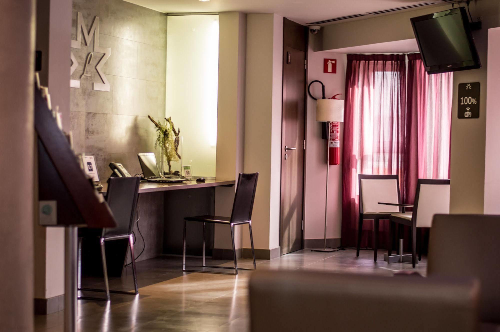 Hotel Madanis Liceo L'Hospitalet de Llobregat Eksteriør billede